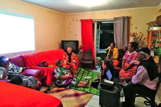 Des mamans de Tiga  en partance pour Fidji