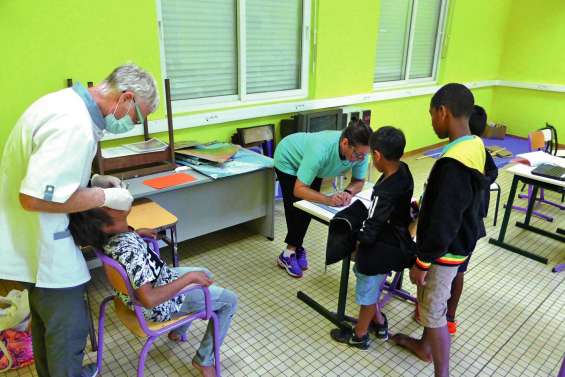 Aux bons soins du dentiste dans les écoles