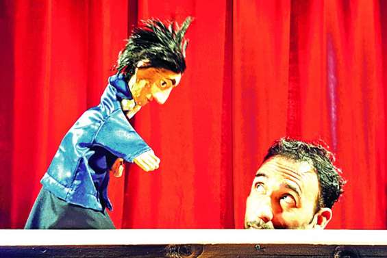 Des marionnettes en quête d’hauteur, au Colisée