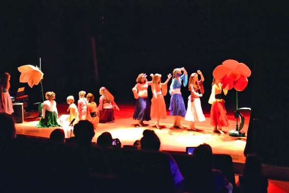 La comédie musicale Alice au pays des merveilles a fait salle comble