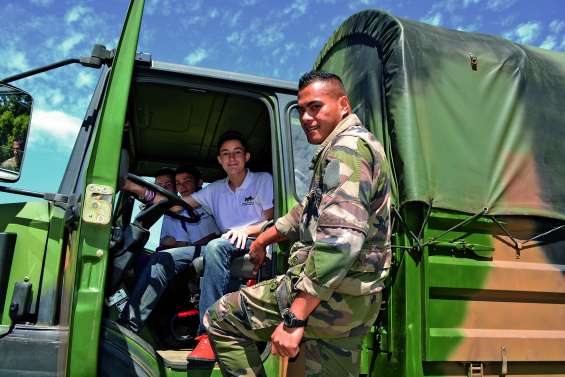 Des classes défense visitent Nandaï et Déva