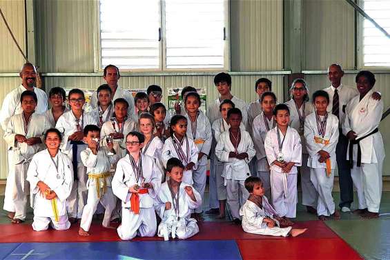Les tatamis ont chauffé dans la salle d’arts martiaux