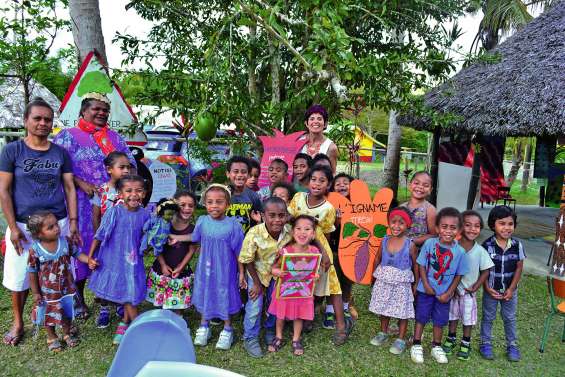 Les enfants présentent leur projet aux familles