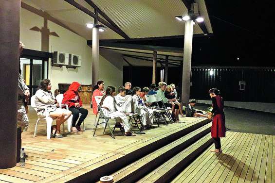 Des histoires pour le soir et des produits frais en matinée