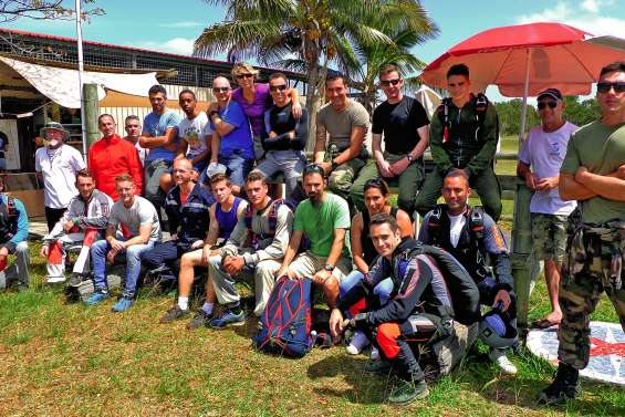 Vingt stagiaires dans le ciel de Ouatom