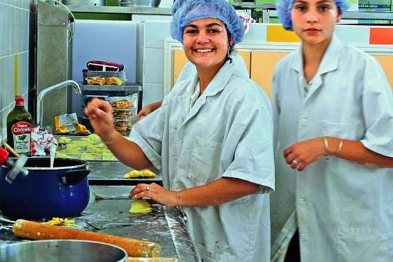 Un buffet aux quatre saveurs préparé par les élèves