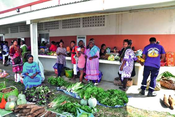 Un marché a réuni les femmes de Nengone