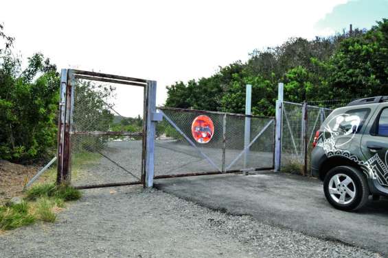 Portail et portillon font peau neuve à la plage de Nouré