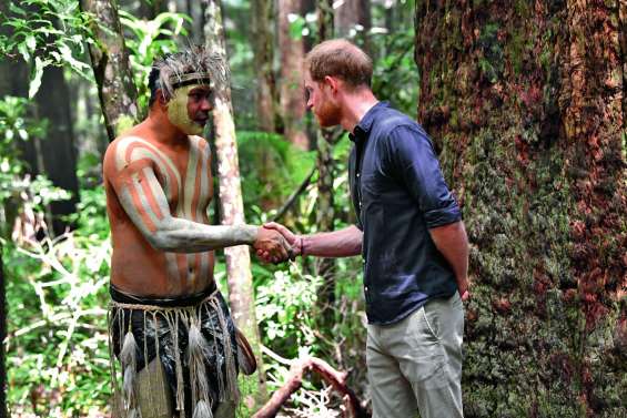 Harry rencontre des Aborigènes sur l’île Fraser