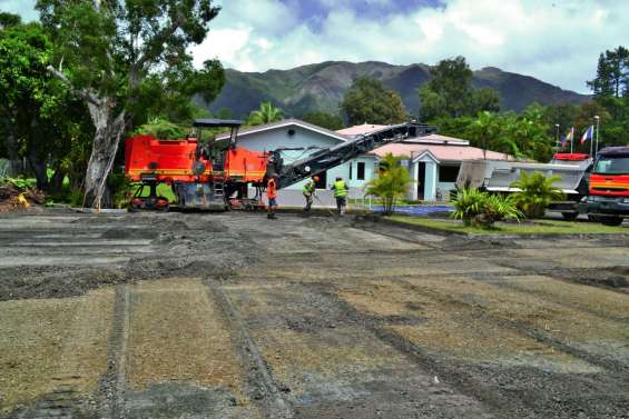 Le revêtement routier de la mairie annexe de Plum a débuté hier.