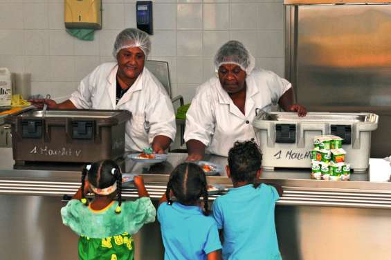 Les cantines rouvriront-elles lundi ?