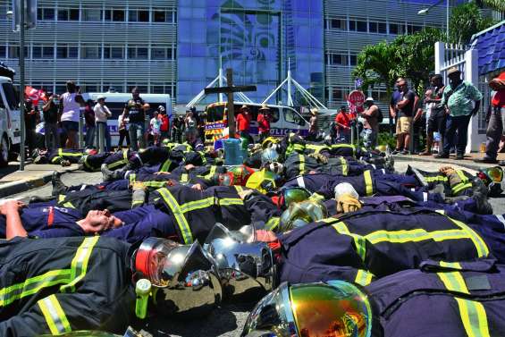 Le conflit des pompiers s’enlise, le gouvernement refuse toute négociation