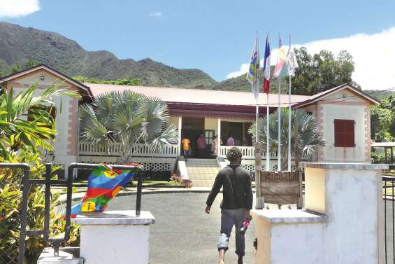 A Thio, très forte participation  en tribu et au village