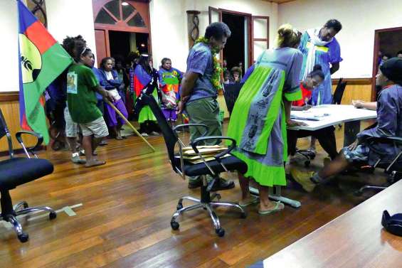 Logique à Thio et Yaté,  plus étonnant à Kunié