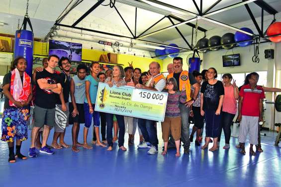 Effacer les différences et se sociabiliser grâce au sport