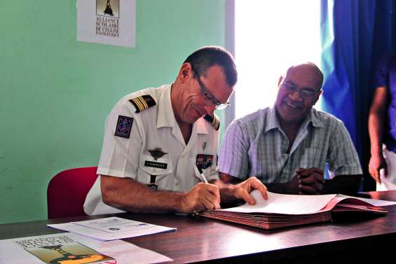 L’armée et l’alliance scolaire de l’église évangélique s’unissent