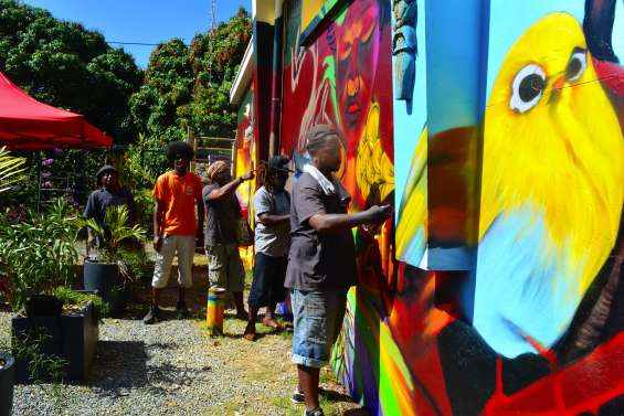 La salle polyvalente prend des couleurs