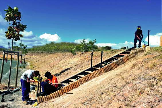 Les pompiers ont leurs mâts des couleurs