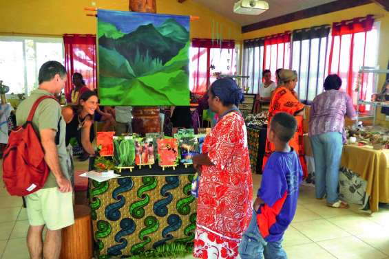Le public à la rencontre des artistes au quatrième Salon des créateurs