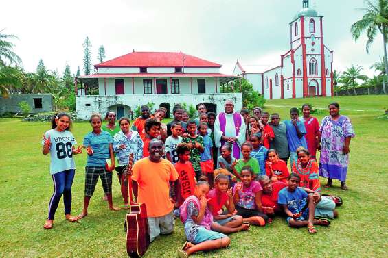 Vingt et un jeunes Maréens célèbrent leur communion 