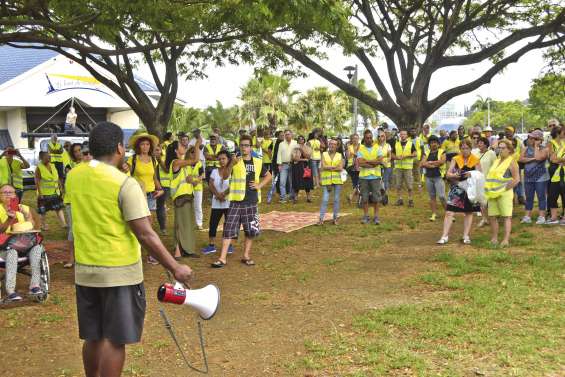 200 gilets jaunes contre la vie chère