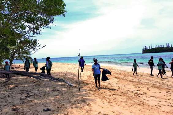 Une marche entre Vao et Kuto pour le Téléthon