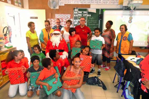 Le père Noël du Lions visite les Clis