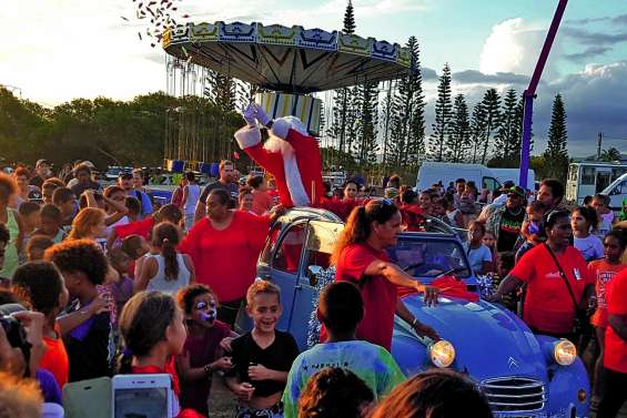 Le père Noël en 2 CV à l’hippodrome
