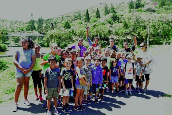Les enfants du centre de vacances  de Pasport en visite au parc forestier