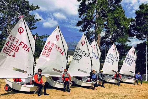 Six jeunes Calédoniens sur le plan d’eau d’Hobart
