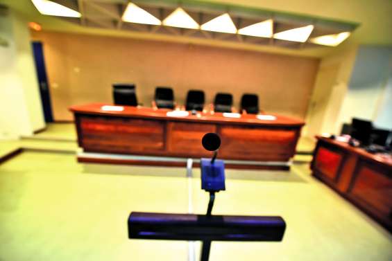 Averti à dix reprises pour des délits routiers, il est contrôlé sans permis et avec plus de deux grammes