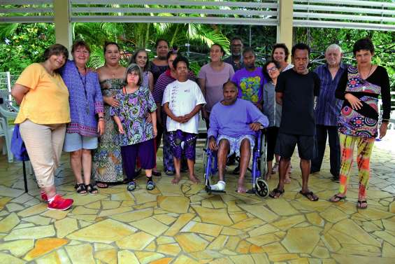 Le foyer La Séviane reçoit un baby-foot grâce au CCAS