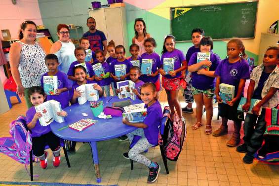 Des dictionnaires distribués aux élèves de CE1 et bientôt aux 6e