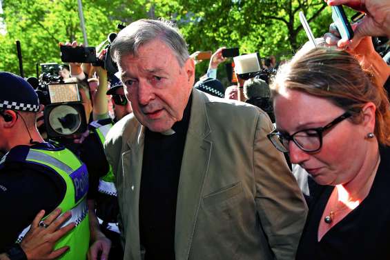 Une plainte civile déposée contre le cardinal Pell
