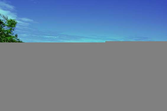 La baignade est interdite  sur la plage de Poé