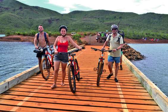 Près de 900 personnes ont fêté l’eau rivière Bleue ce week-end