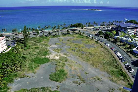 La plus haute tour du pays se profile à l’Anse-Vata