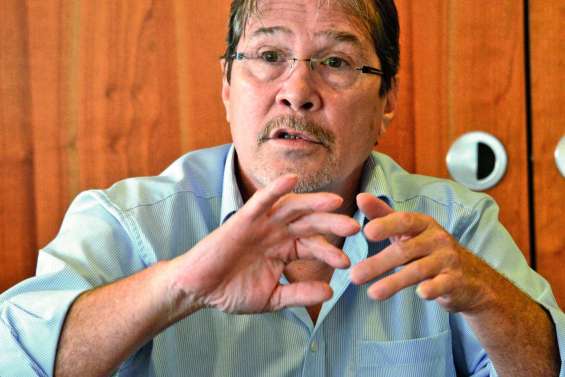 « Amener le FLNKS et l’Avenir en confiance autour de la table »