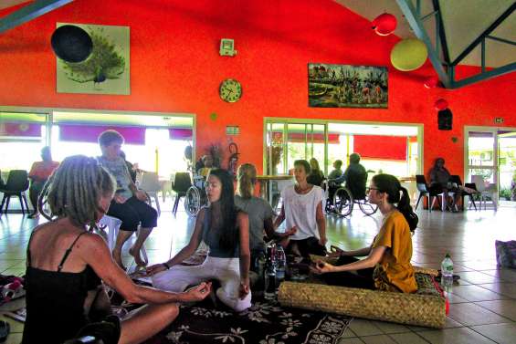 Du Ôm Chanting à la maison de retraite