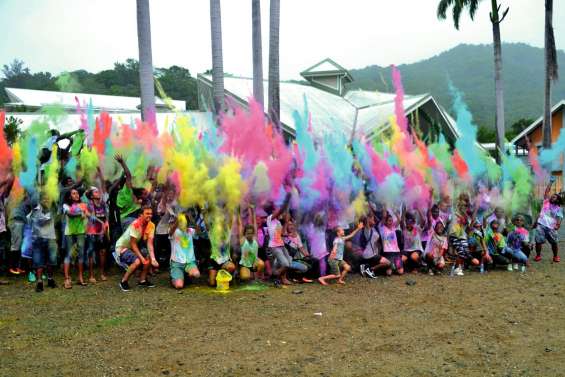 Une course colorée au lycée Antoine-Kéla