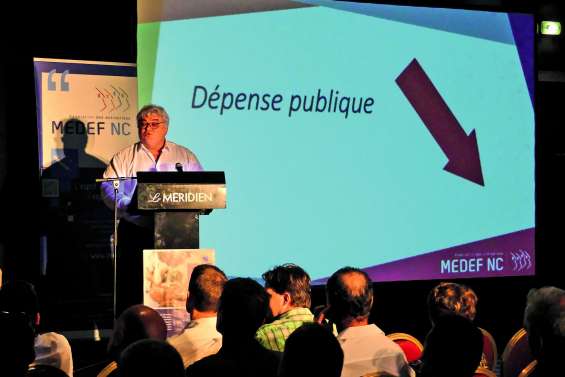 Le Medef voit « les symptômes d’un pays en faillite »