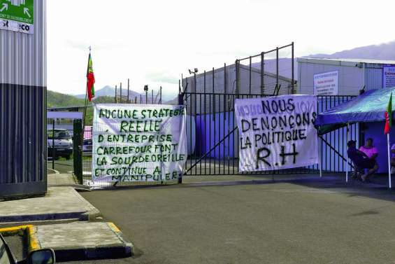 L’USTKE bloque Carrefour Kenu In une matinée