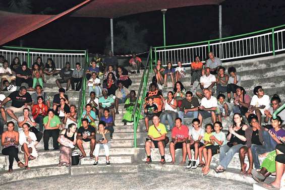 Remise de diplômes aux collégiens et aux lycéens lors d’une cérémonie républicaine