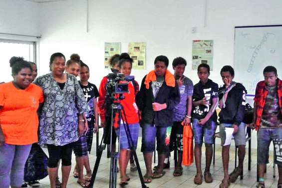 Les collégiens de Canala et les métiers de la communication