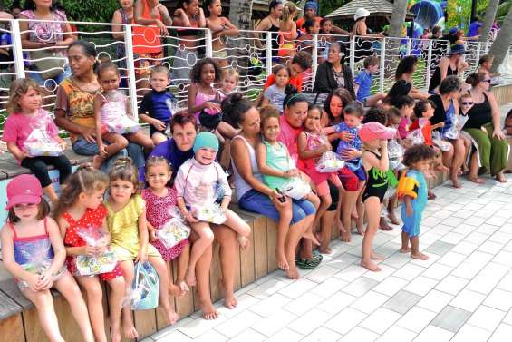 La piscine a ouvert la chasse aux œufs