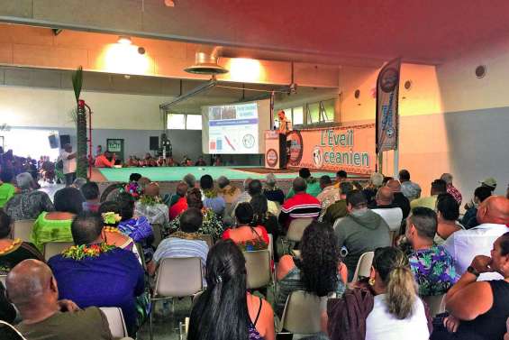 L’Éveil mobilise les militants et attire les curieux