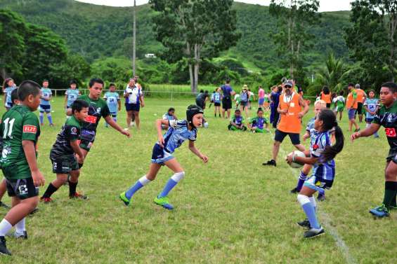 Les jeunes rugbymen réunis au village