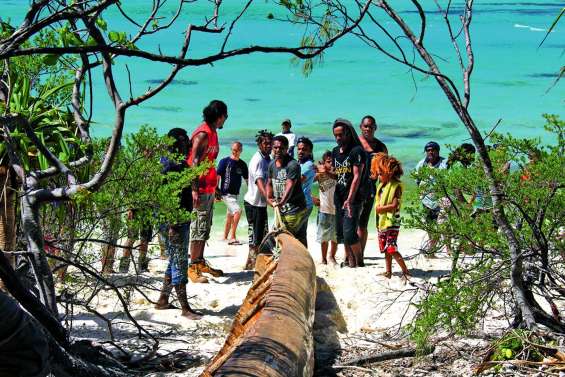 Le pari de réintroduire la pirogue à Ouvéa