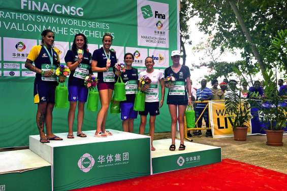 Lara Grangeon marque son territoire aux Seychelles