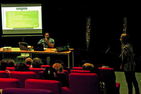 La conférence sur les langues kanak a trouvé son public